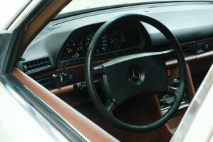 Bild 21/50 von Mercedes-Benz 380 SE (1980)