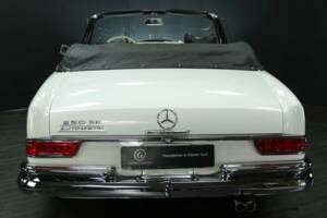 Image 5/30 of Mercedes-Benz 250 SE (1966)