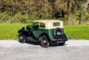 Image 23/50 of Morris Eight (1937)