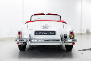 Afbeelding 8/31 van Mercedes-Benz 190 SL (1961)