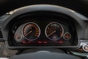 Image 13/24 of BMW 550i (2012)