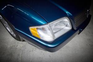 Image 32/100 de Mercedes-Benz SL 280 (1995)