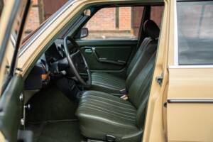 Image 19/53 de Mercedes-Benz 200 T (1982)