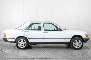 Image 10/50 de Mercedes-Benz 190 D (1986)