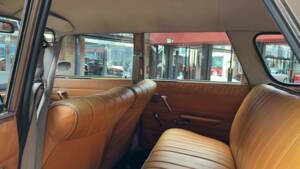 Image 18/40 of Peugeot 404 Break (1965)