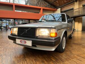 Bild 2/36 von Volvo 240 Polar (1990)