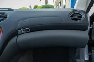 Image 40/86 de Mercedes-Benz SL 500 (2002)
