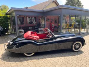 Image 4/37 de Jaguar XK 120 DHC (1954)