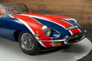 Image 3/8 de Jaguar E-Type (1970)