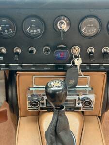 Image 14/39 de Jaguar Type E 4.2 (1966)