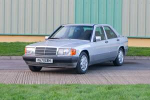 Bild 8/29 von Mercedes-Benz 190 E 2.0 (1992)