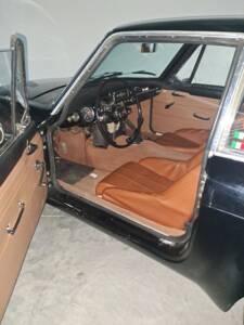 Image 5/5 of MG MGB GT (1970)