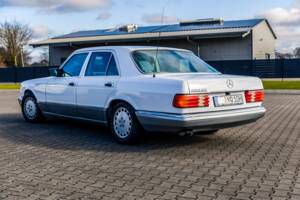 Image 3/175 of Mercedes-Benz 420 SE (1986)