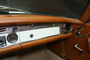 Image 18/50 of Mercedes-Benz 230 SL (1965)