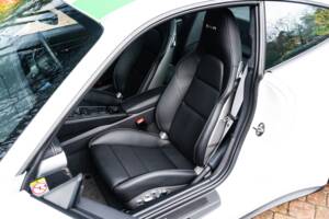 Image 24/42 of Porsche 911 R (2016)