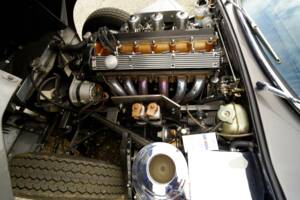 Image 20/25 de Jaguar E-Type (1969)