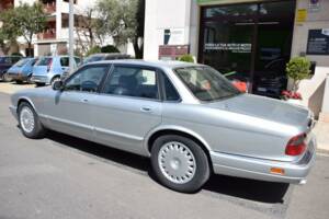 Image 3/33 of Jaguar XJ6 3.2 Executive (1995)