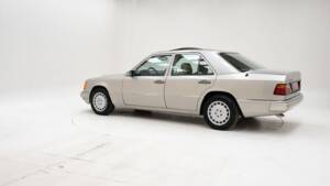 Bild 4/15 von Mercedes-Benz 300 E (1992)