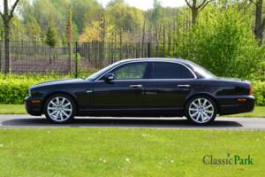 Image 2/50 of Jaguar XJ 2.7 D (2008)