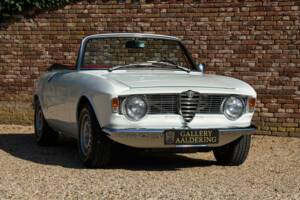 Image 12/50 of Alfa Romeo Giulia 1600 GTC (1966)