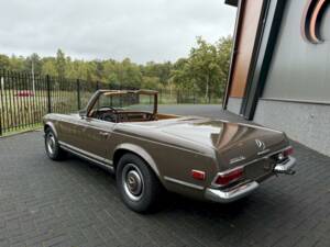 Image 11/36 de Mercedes-Benz 250 SL (1968)