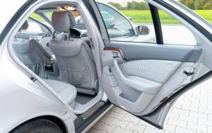 Image 29/45 of Mercedes-Benz S 55 AMG (2000)