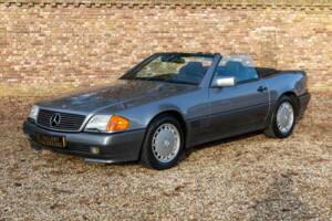 Image 32/50 of Mercedes-Benz 500 SL (1991)