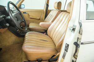 Bild 28/50 von Mercedes-Benz 300 D (1983)