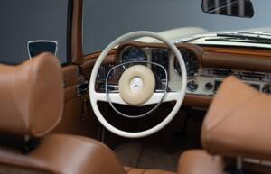 Image 29/41 of Mercedes-Benz 280 SL (1969)