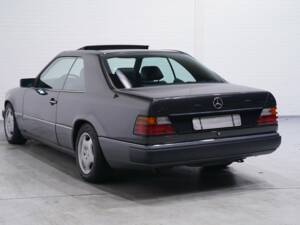 Bild 6/8 von Mercedes-Benz 230 CE (1993)