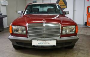 Immagine 6/42 di Mercedes-Benz 500 SEL (1982)