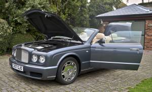 Image 24/50 of Bentley Azure (2007)