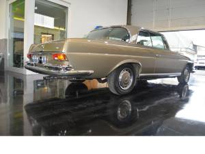 Immagine 6/48 di Mercedes-Benz 280 SE 3,5 (1971)