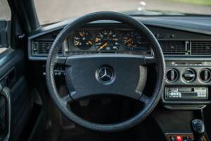 Immagine 23/73 di Mercedes-Benz 190 D 2.5 (1990)