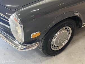 Image 22/40 of Mercedes-Benz 280 SL (1970)