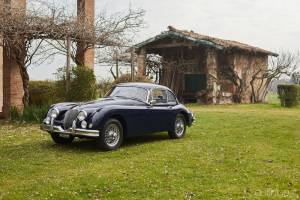 Image 3/50 de Jaguar XK 150 FHC (1958)
