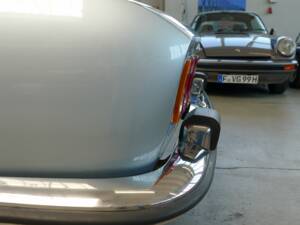 Image 32/43 of Peugeot 504 Convertible (1971)