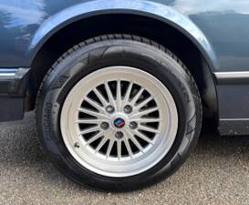 Image 17/24 of BMW 732i (1981)