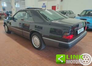 Imagen 2/10 de Mercedes-Benz 300 CE-24 (1990)