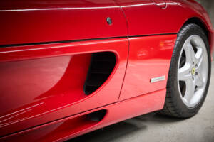 Immagine 28/99 di Ferrari F 355 Berlinetta (1997)