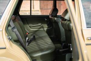 Image 42/53 de Mercedes-Benz 200 T (1982)