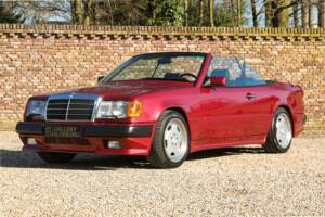 Immagine 29/50 di Mercedes-Benz 300 CE-24 3.4 AMG (1993)