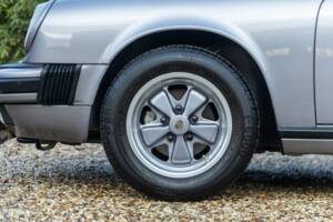 Immagine 15/50 di Porsche 911 Carrera 3.2 "25 years 911" (1988)