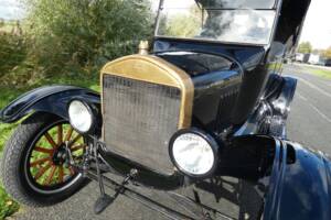 Image 25/41 of Ford Model T Touring (1925)