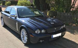 Image 1/9 de Jaguar XJ 8 4.2 (2008)