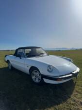 Image 3/4 of Alfa Romeo 2.0 Spider (1989)