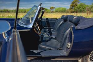 Image 28/50 de Jaguar E-Type (1969)