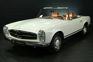 Image 1/50 of Mercedes-Benz 230 SL (1965)
