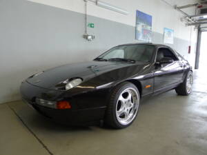Image 23/36 of Porsche 928 GTS (1994)