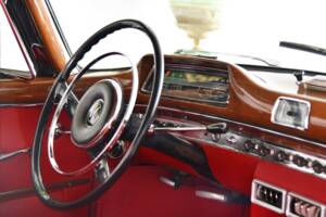 Bild 33/38 von Mercedes-Benz 220 SE (1960)